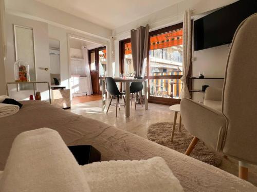 ⭐️ Studio lumineux + balcon ⭐️ 5 min bd Carnot