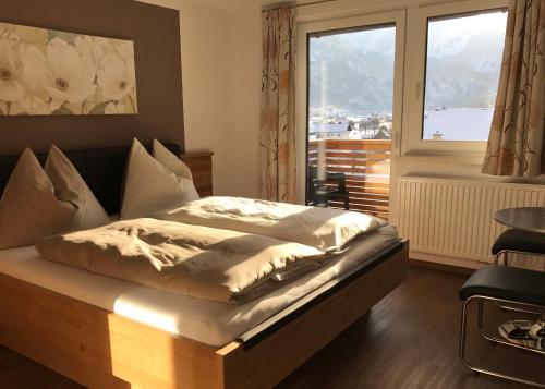 Un pat sau paturi într-o cameră la Sunseitn Apartments