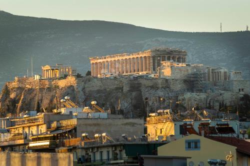 Luxury Penthouse with Acropolis View and Private Apt