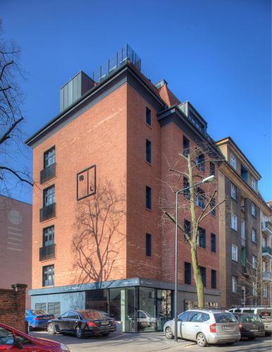 a red brick building with a basketball hoop on it at Ilonn Boutique Limanowskiego in Poznań