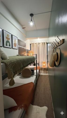 a bedroom with two bunk beds in a room at Ortigas Uptown Bonifacio CBD Hostel in Sampong