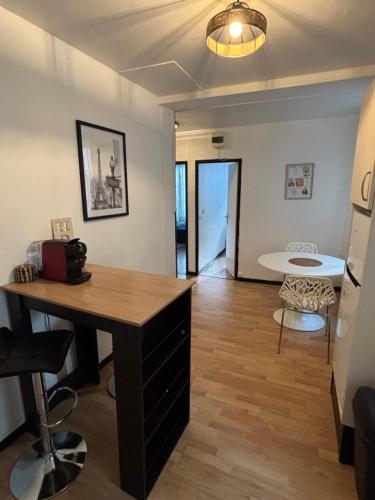 a living room with a desk and a table at Domino in Vaucouleurs