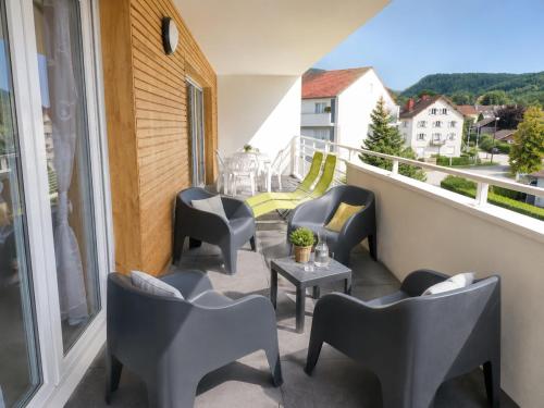 appartement avec balcon terrasse plein sud proche lac et centre ville wifi