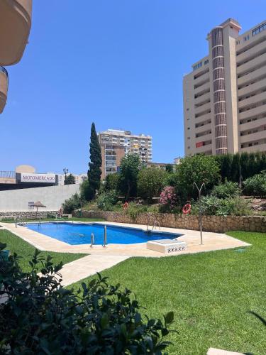 Bright Flat 1 min from Beach with parking