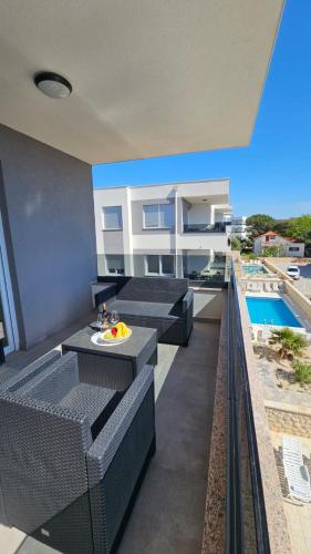 MIN - pool residence in Novalja