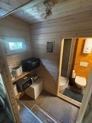 an overhead view of a small bathroom in a tiny house at Forsthäuschen am Ponyhof in Wonsheim