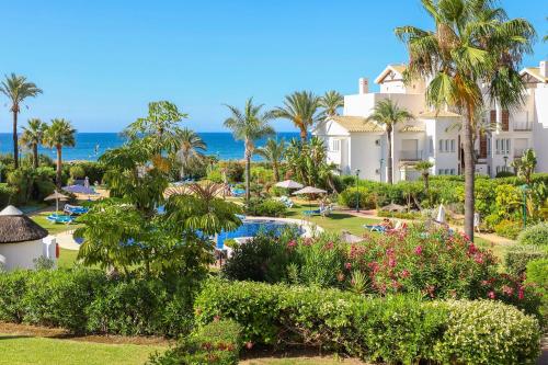 Monteros Palm Beach with garden and BBQ