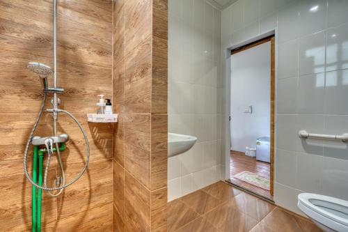 a bathroom with a shower and a toilet at Na Na Doo Homestay in Chiang Rai