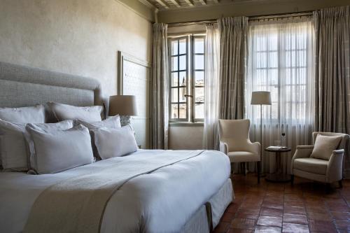 Postel nebo postele na pokoji v ubytování La Maison d'Uzès Relais & Châteaux