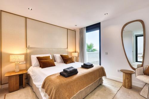 Incredible Sea View Apartment at Estepona Hills