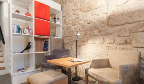 a living room with a table and a chair at InPatio Guest House in Porto