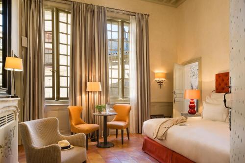 Postel nebo postele na pokoji v ubytování La Maison d'Uzès Relais & Châteaux