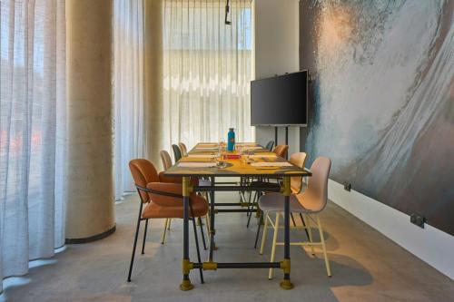 Moxy Nice photo 73