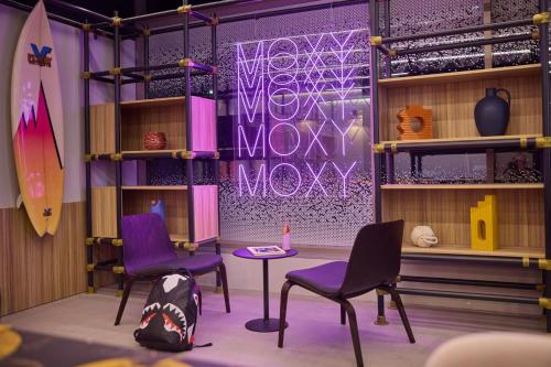 Moxy Nice photo 49