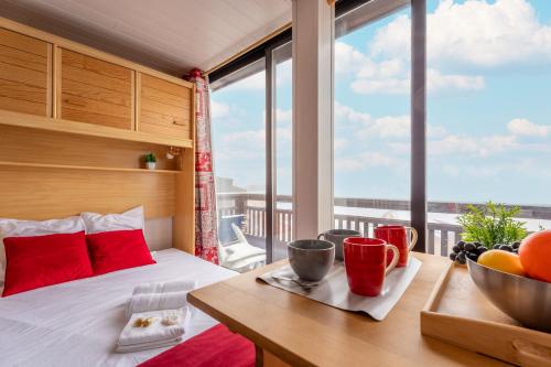 Balcony Ski-In Ski-Out with View apartments in centre of Val Thorens
