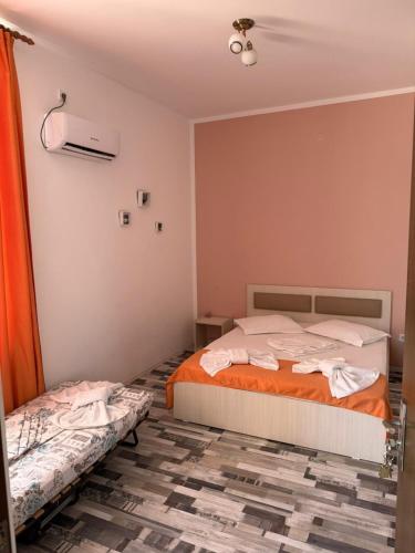 a bedroom with two beds in a room at Casa Alexander in Sulina
