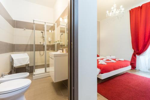 A bathroom at Rione Monti Suites