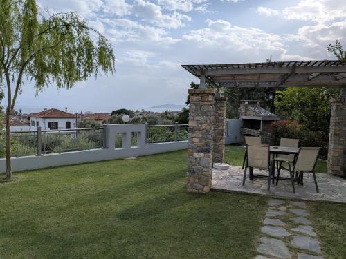 a patio with a table and chairs in a yard at Homezie AGRIA in Agria