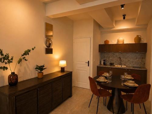 Maison Aura Aix, Appartement en centre historique à 2min de la Rotonde, Calme, Fibre, Work-friendly