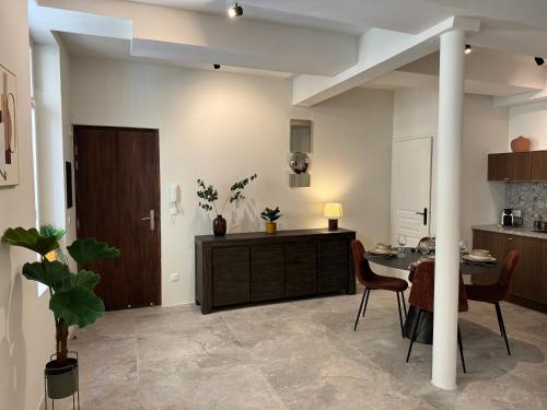 Maison Aura Aix, Appartement en centre historique à 2min de la Rotonde, Calme, Fibre, Work-friendly