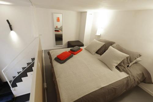 Elegant Duplex - Historical street - Center Paris