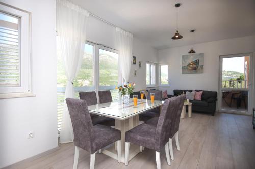 Apartment Bogoje - Two Bedroom Apartment with Private Parking