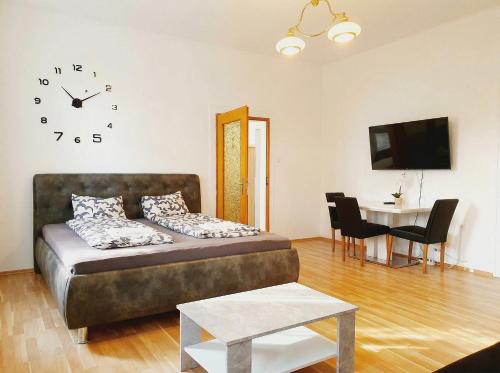 Vienna's Simmering Area, Budget-Friendly 2BR Apt with WIFI & TV