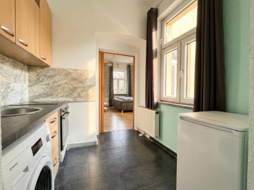 Budget 2BR Apt, 3 Min Enkplatz, 9 Min City Ctr