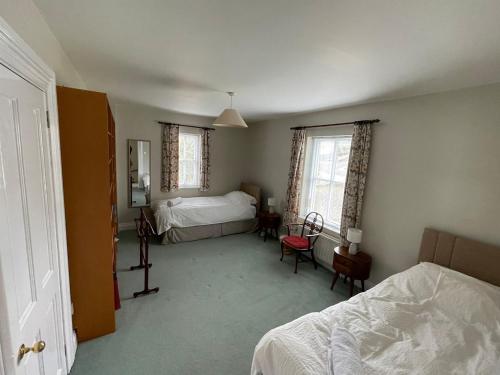 a room with two beds and a bedroom with a bedsenalsenalsenalsenalsenal at Crossing Gates House in Dundrum