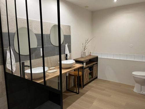 a bathroom with two sinks and a toilet at La Grande Ferme in Arinthod