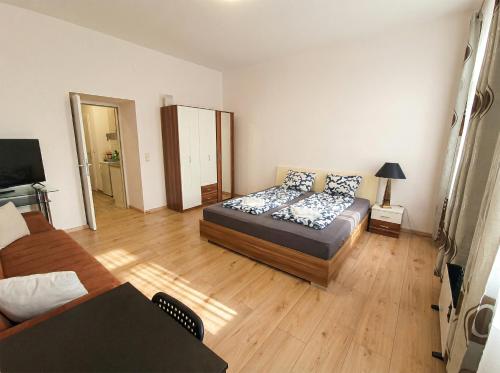 Only 15 Min to Center - Comfortable 1BR Apartment with TV & WIFI