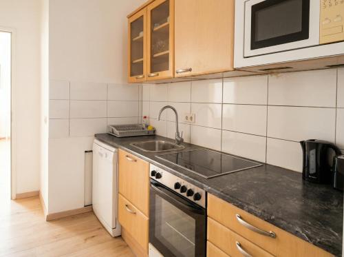 Budget 1BR Apt, 3 Min Enkplatz, 9 Min City Center
