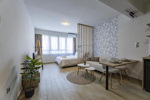 Oikia 4 you # Apts, Designer Studio, Walk to Aristotelous