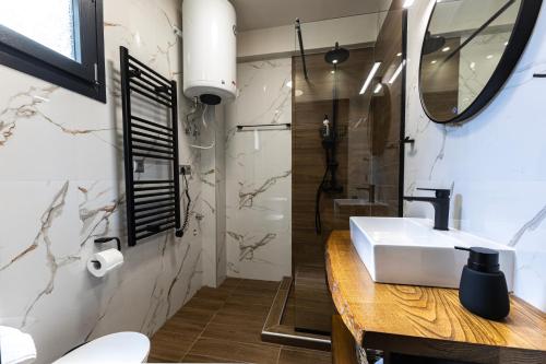 Oikia 4 you # Apts, Designer Studio, Walk to Aristotelous