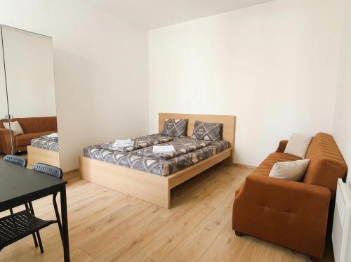 3 Apartments, 3 Min Enkplatz, 9 Min City Center