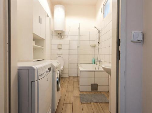 3 Apartments, 3 Min Enkplatz, 9 Min City Center