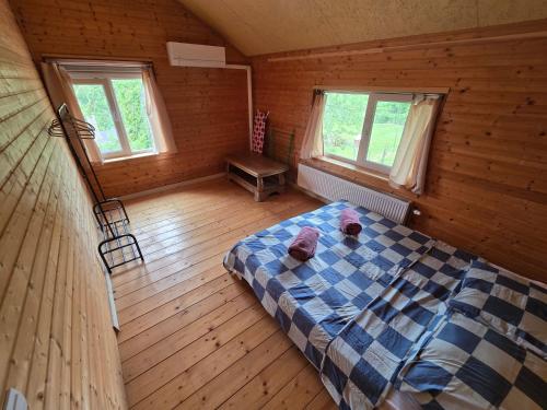 an overhead view of a bedroom in a log cabin at Mara Ház in Lengyel