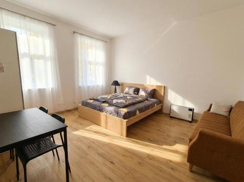 Close to City Center - Affordable Private Rooms with TV
