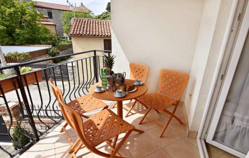 Lovely poolside apartment in Tar