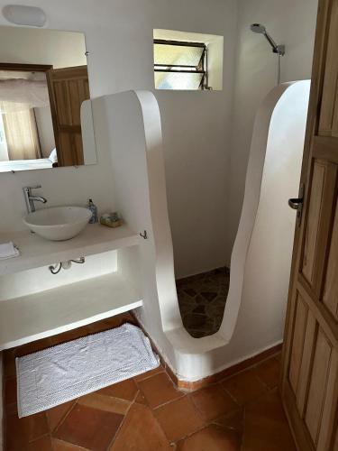 a bathroom with a sink and a mirror at Casita de Piedra in Atyrá
