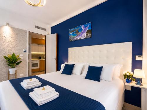 Stylish 8-Bed Home near Duomo ideal for Groups Families with terrace garden parking