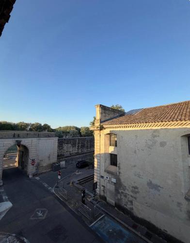 jolie T2 intra muros - clim - palais des papes N8