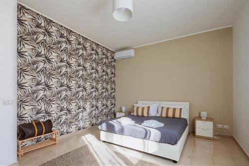 a bedroom with a bed and a black and white wall at Aranci 99 House in Sorrento