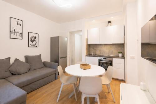 MILAN PRESTIGE HOUSE - 2 Min Metro Isola & Garibaldi