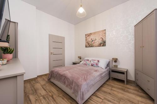 RETRO STATiON APARTMENT