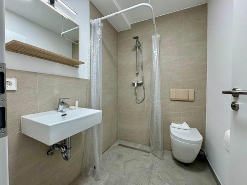 a bathroom with a sink and a toilet at Barbarossa Hotel Kelbra in Kelbra