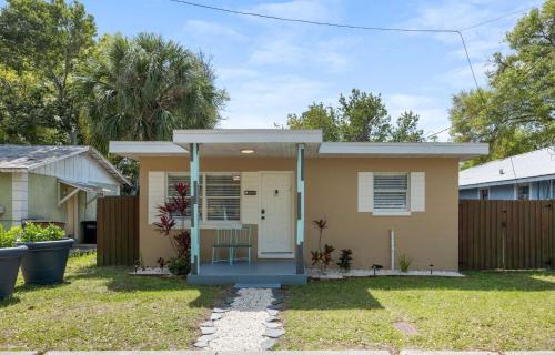 Gallery image of Clearwater 2BR Home Private Fire Pit, Hammock & Grill 10 Min to Beach in Clearwater