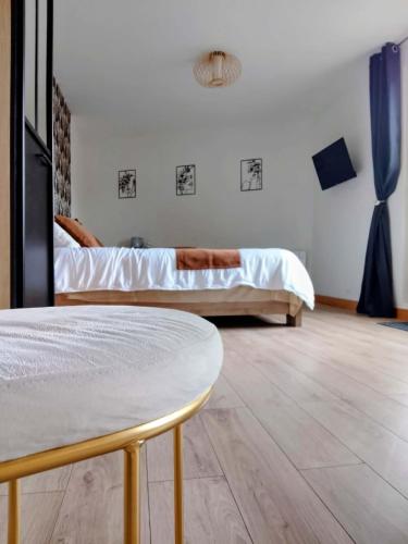 a living room with a bed and a table at Ma Bulle Confort in Pouzauges