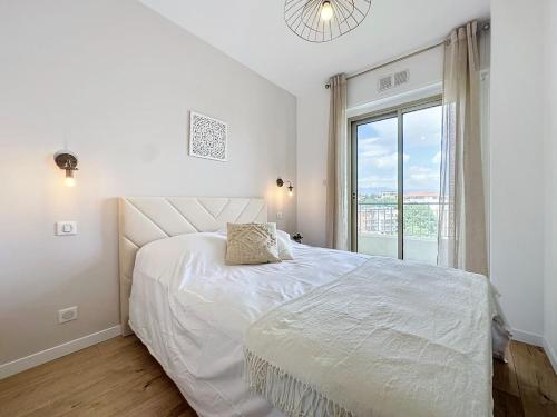 Superbe Appartement 6 personnes - Terrasse vue mer à Antibes - Climatisation - Parking Privé