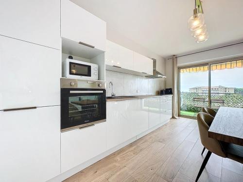 Superbe Appartement 6 personnes - Terrasse vue mer à Antibes - Climatisation - Parking Privé